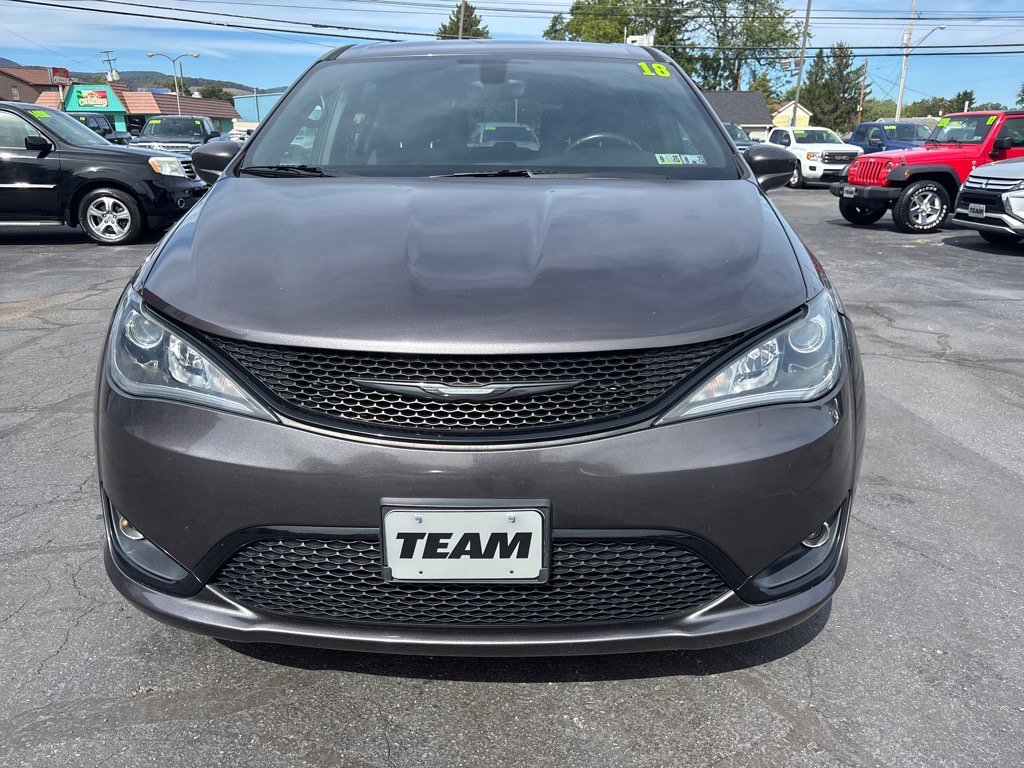 Used 2018 Chrysler Pacifica Touring Plus w/ S Appearance Package image 2
