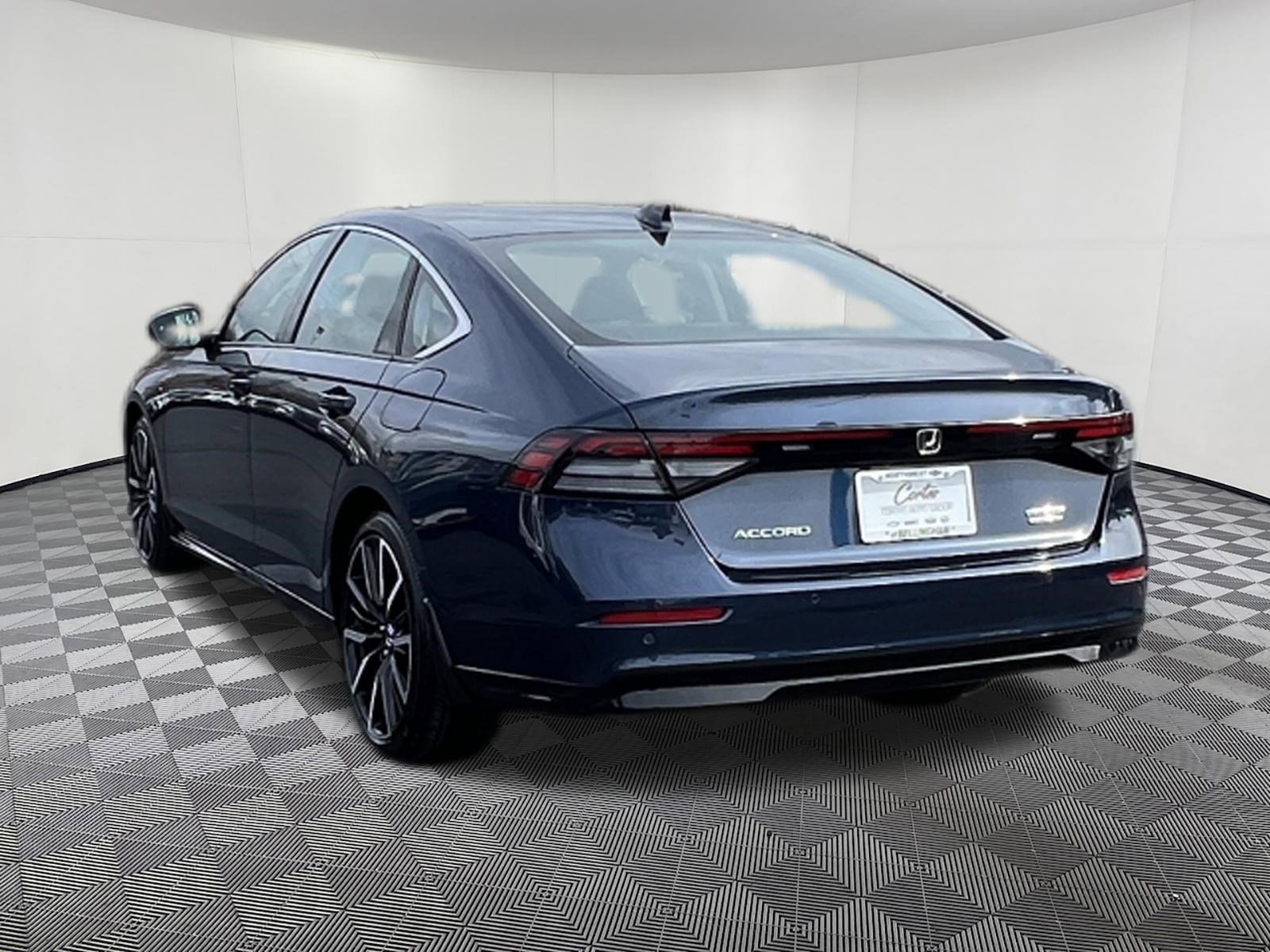 Used 2024 Honda Accord Touring image 4