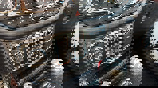 Used 2025 Jeep Wrangler Sahara image 25