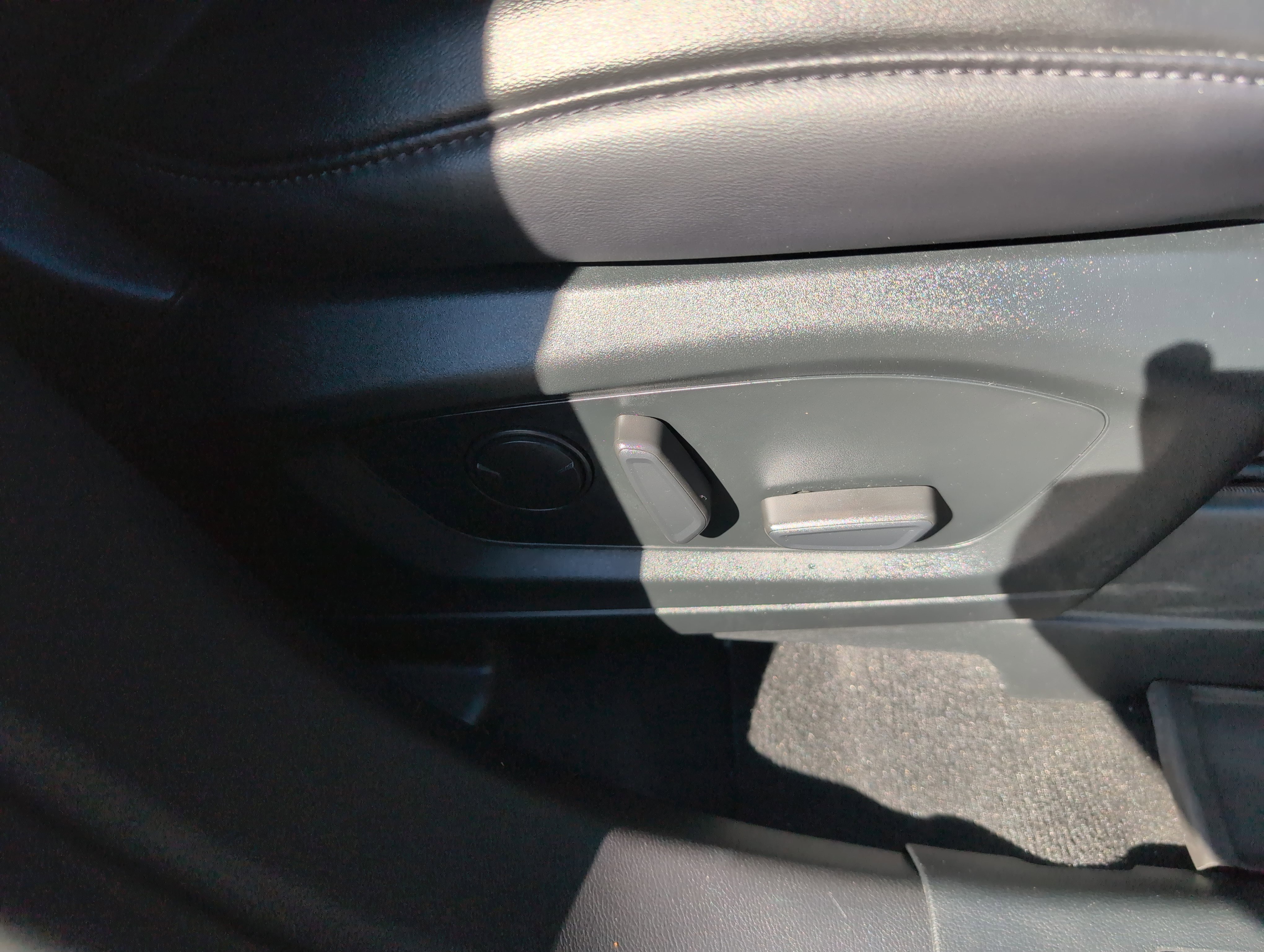 Used 2022 Ford Explorer XLT w/ Equipment Group 202A image 11