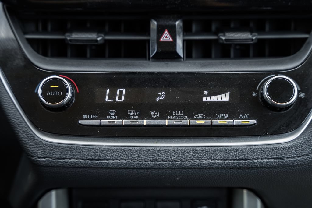 Used 2022 Toyota Corolla Cross LE AWD/4WD image 20