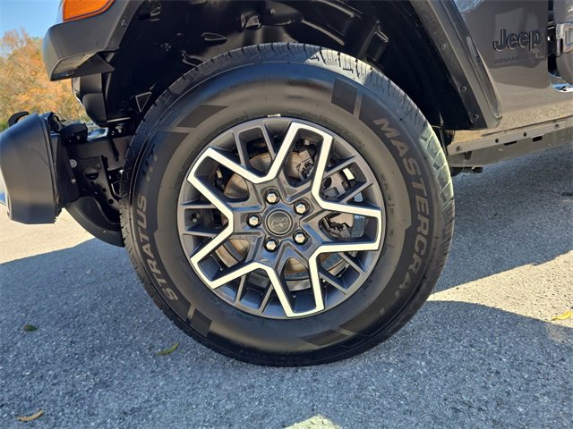 Certified 2025 Jeep Wrangler Sahara image 29