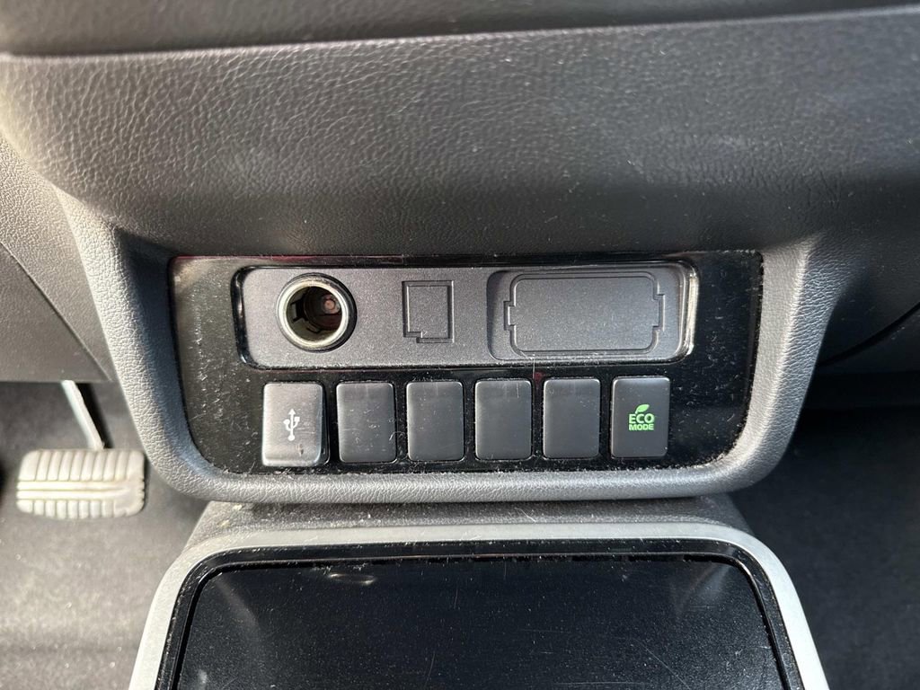 Used 2020 Mitsubishi Outlander ES image 28