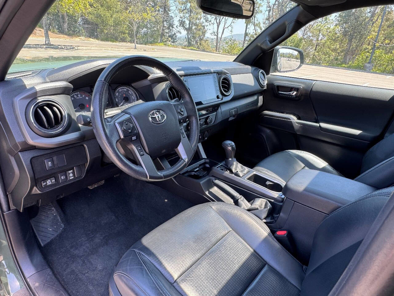 Used 2022 Toyota Tacoma TRD Off-Road w/ TRD Premium Off Road Package AWD/4WD image 9