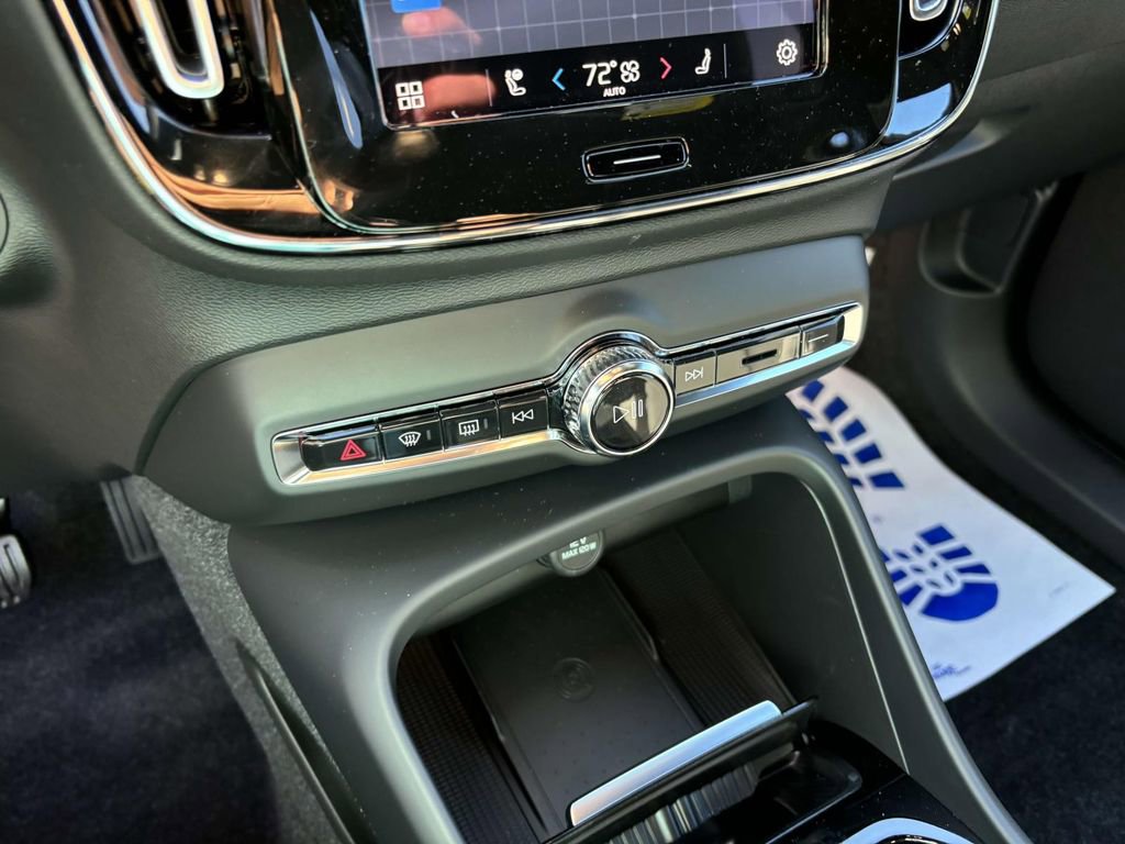 New 2024 Volvo XC40 Recharge Core w/ Protection Package Premier image 22
