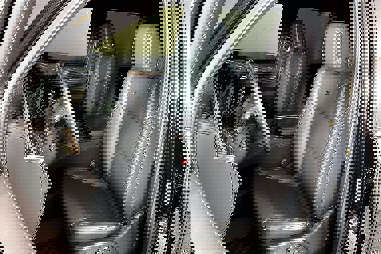 Used 2024 Cadillac Escalade Luxury RWD image 8