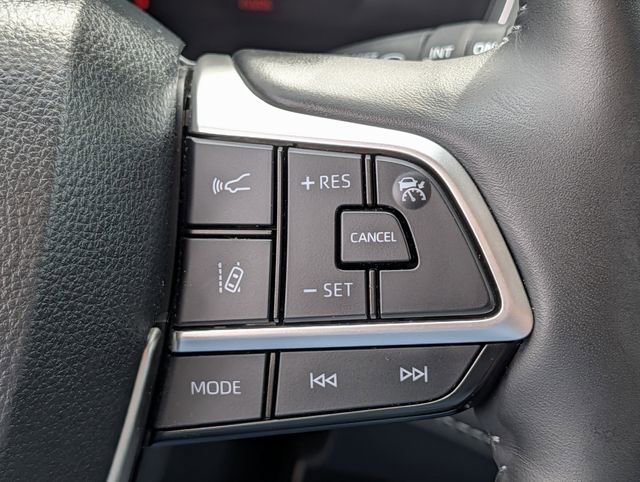 Used 2024 Toyota Highlander Limited image 21