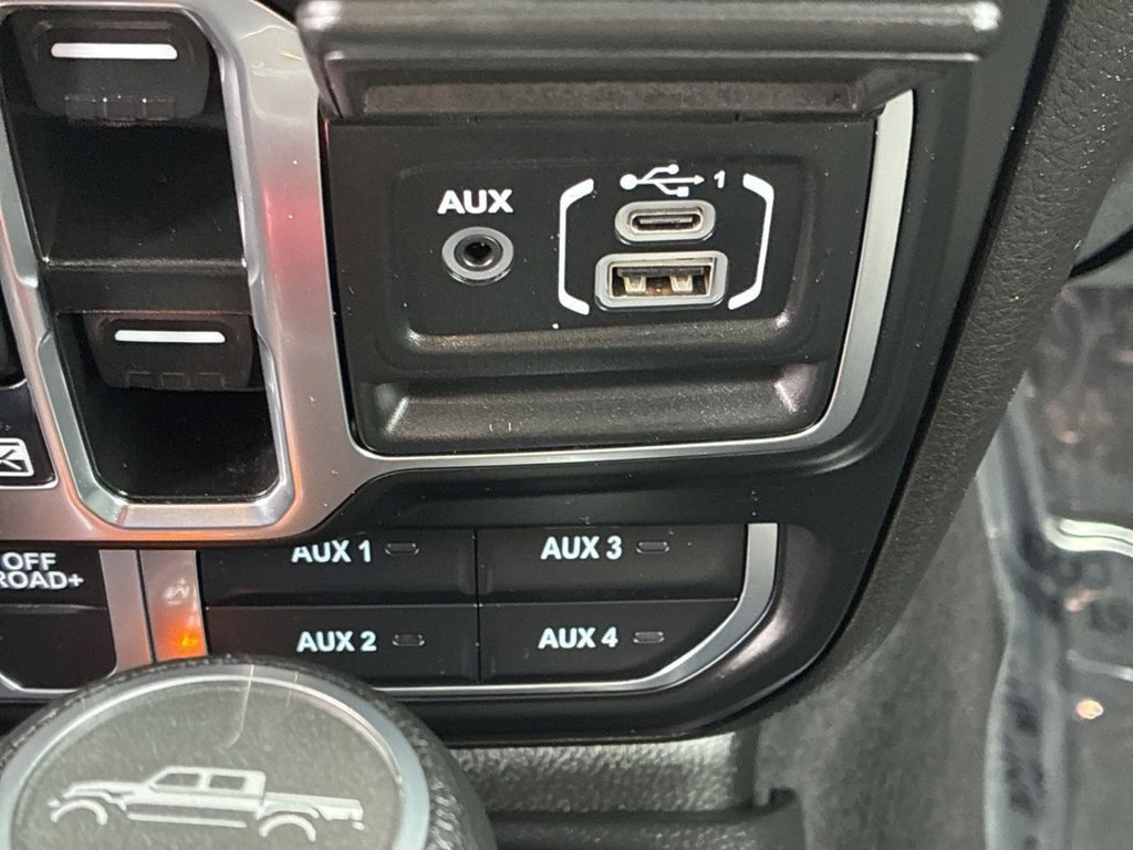 Certified 2025 Jeep Gladiator Mojave w/ Convenience Group AWD/4WD image 21