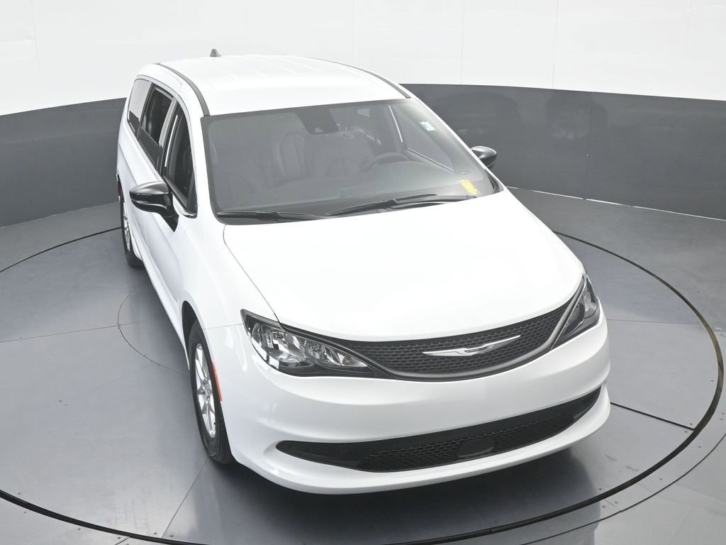 Used 2026 Chrysler Voyager LX image 52