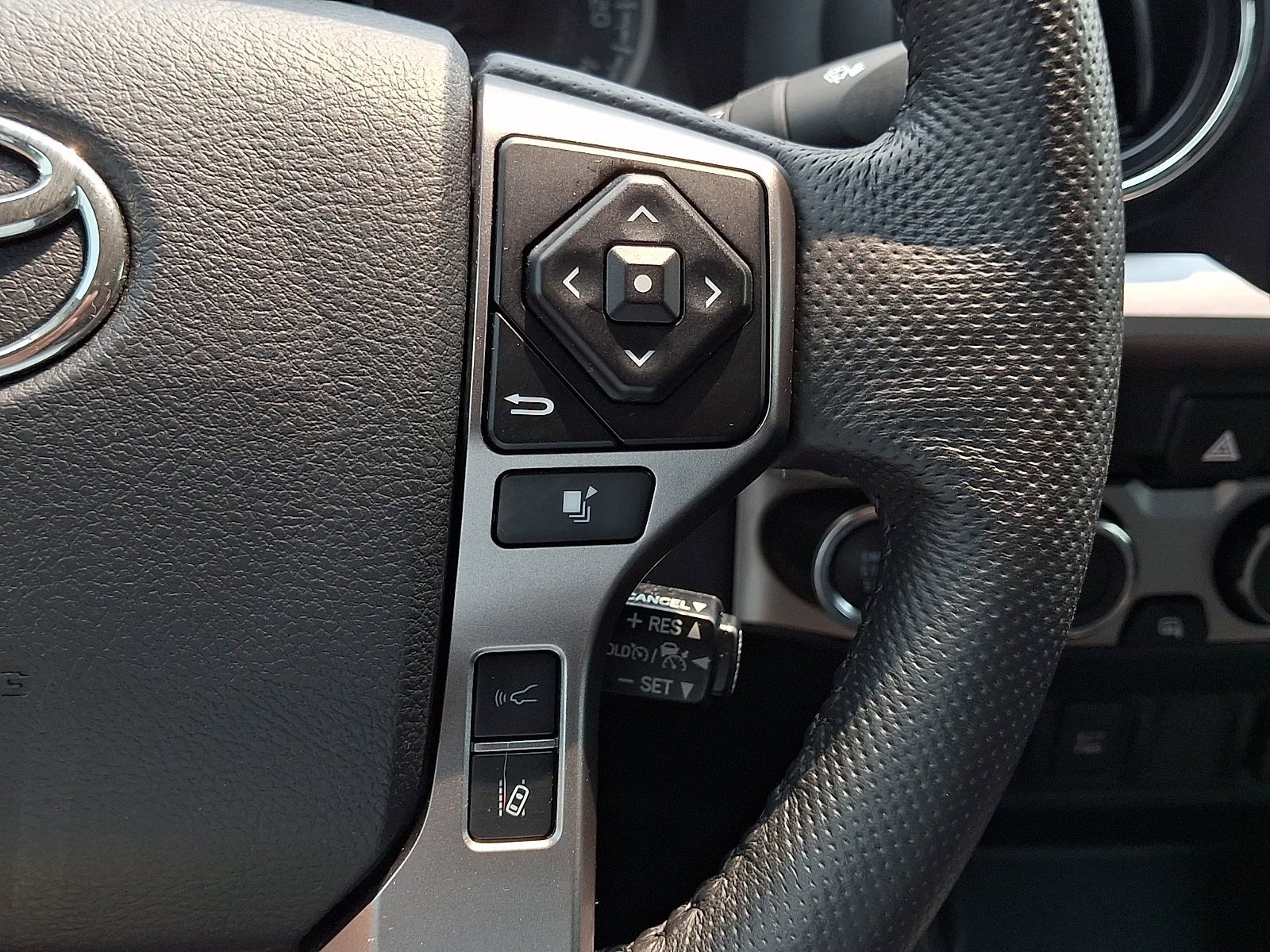 Certified 2023 Toyota Tacoma SR5 AWD/4WD image 22