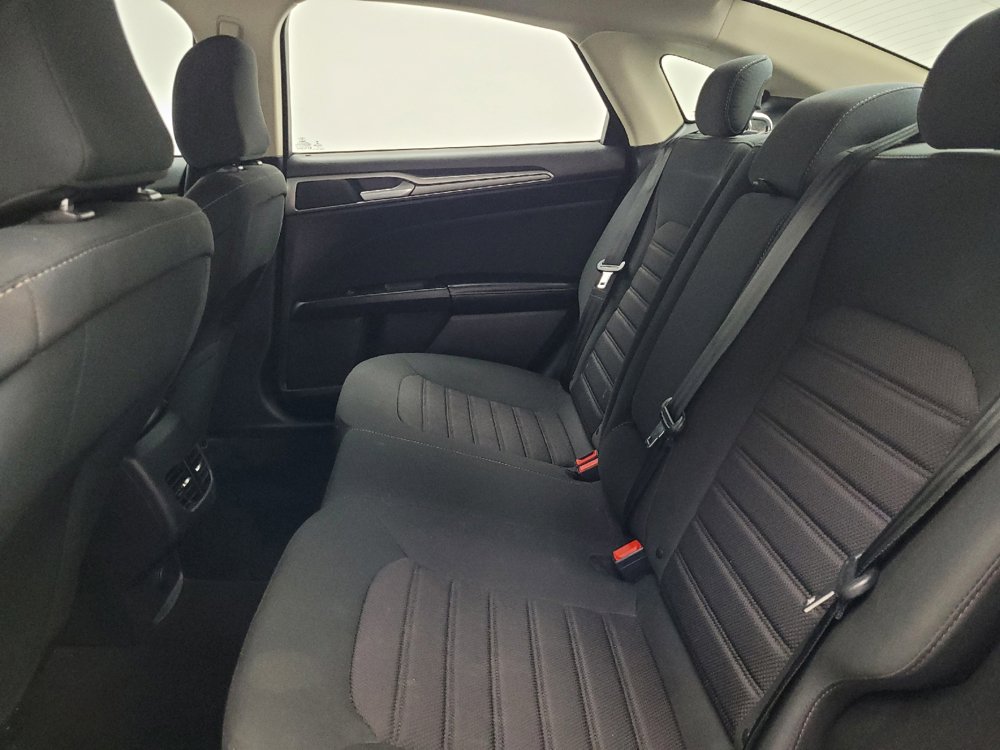 Used 2020 Ford Fusion SE FWD image 18