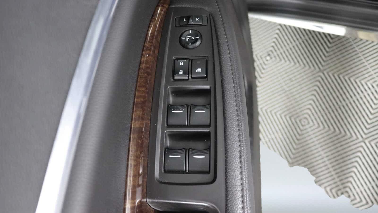 Used 2020 Acura MDX SH-AWD image 19