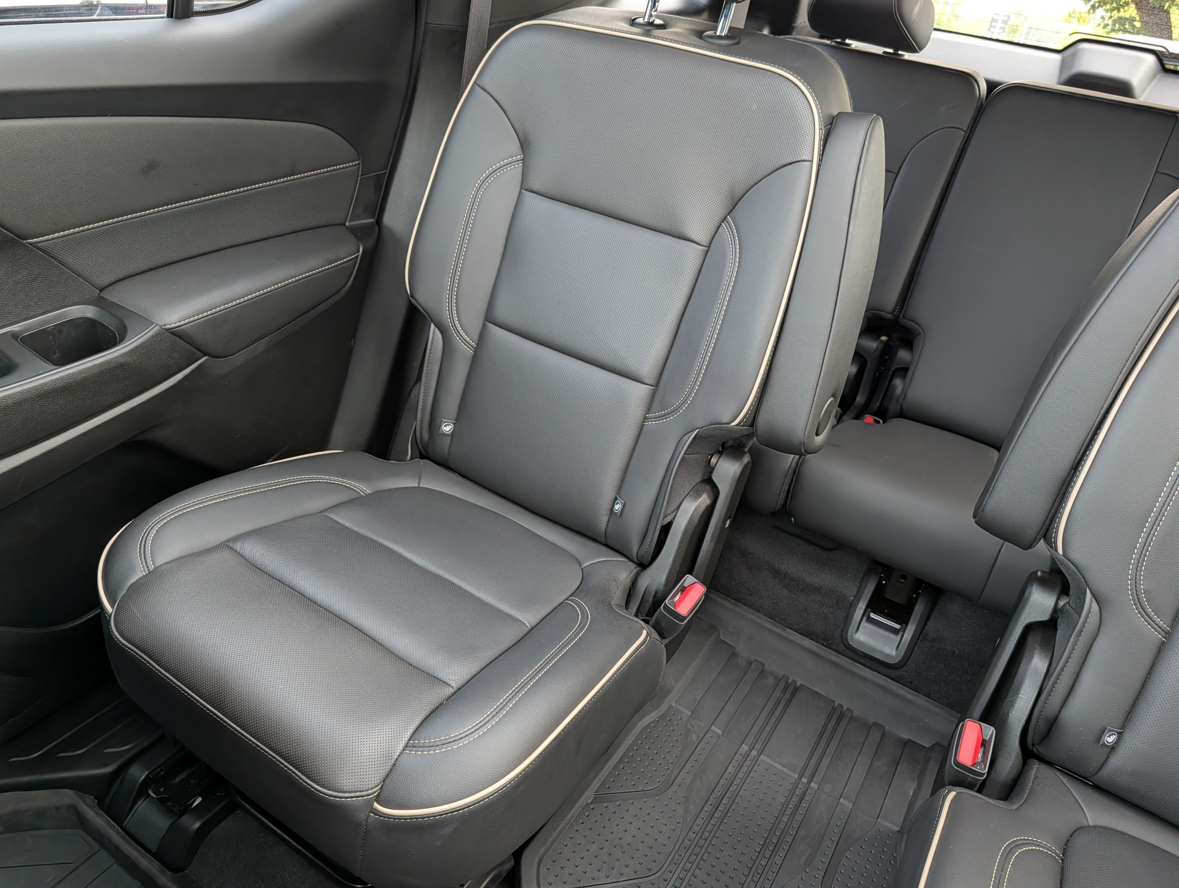 Used 2023 Chevrolet Traverse Premier w/ Redline Edition AWD/4WD image 12