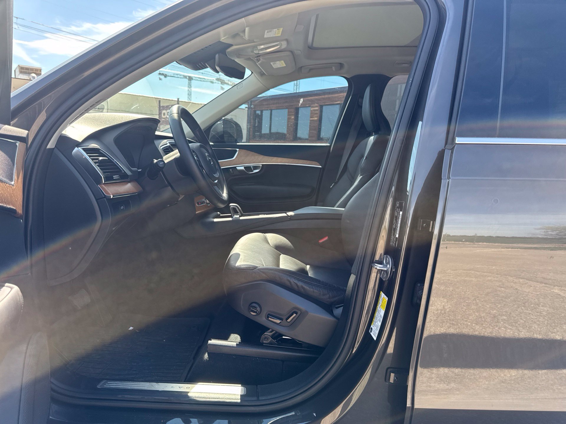 Used 2024 Volvo XC90 B5 Plus w/ Protection Package Premier AWD/4WD image 9
