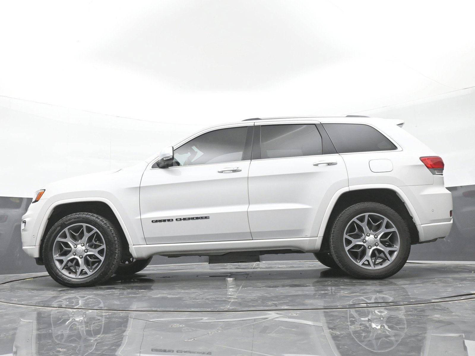 Used 2020 Jeep Grand Cherokee Overland AWD/4WD image 44