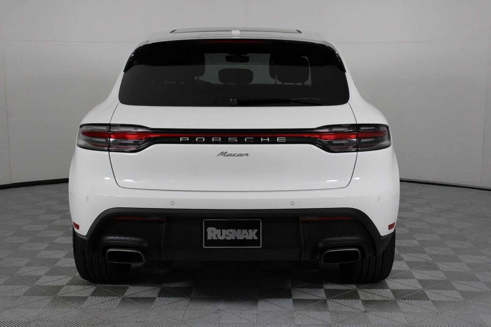 Certified 2026 Porsche Macan AWD/4WD image 6