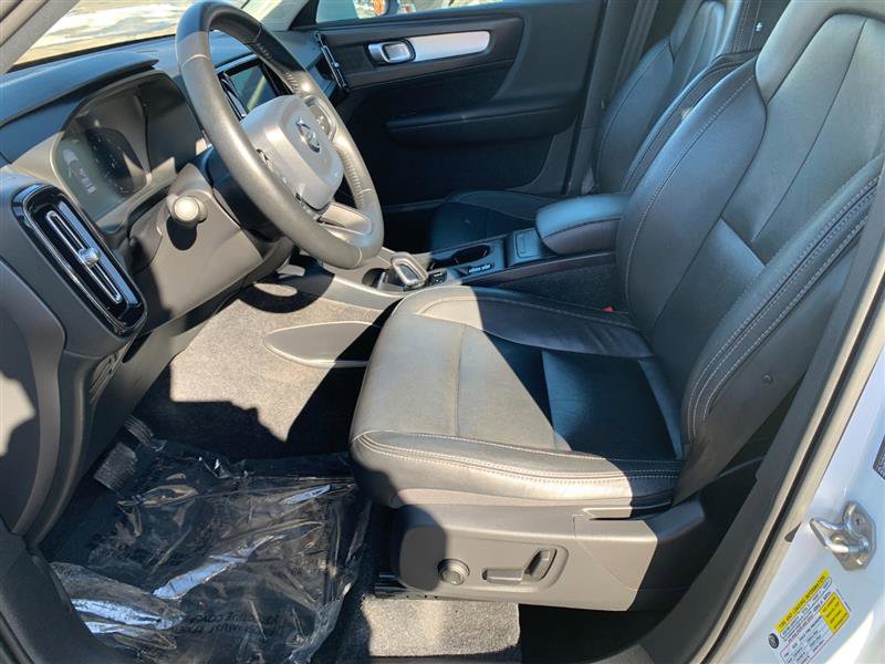 Used 2019 Volvo XC40 T5 Momentum image 36