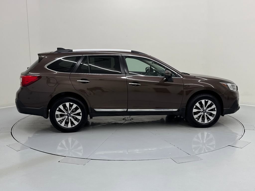 Used 2019 Subaru Outback 2.5i Touring AWD/4WD image 6