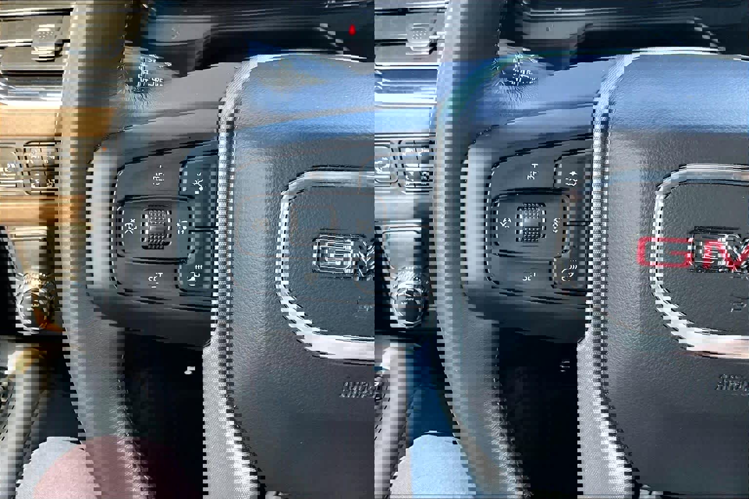 Used 2022 GMC Yukon SLT w/ SLT Premium Package image 24