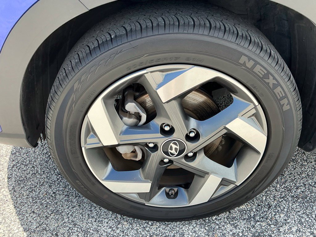 Used 2025 Hyundai Venue SEL FWD image 20