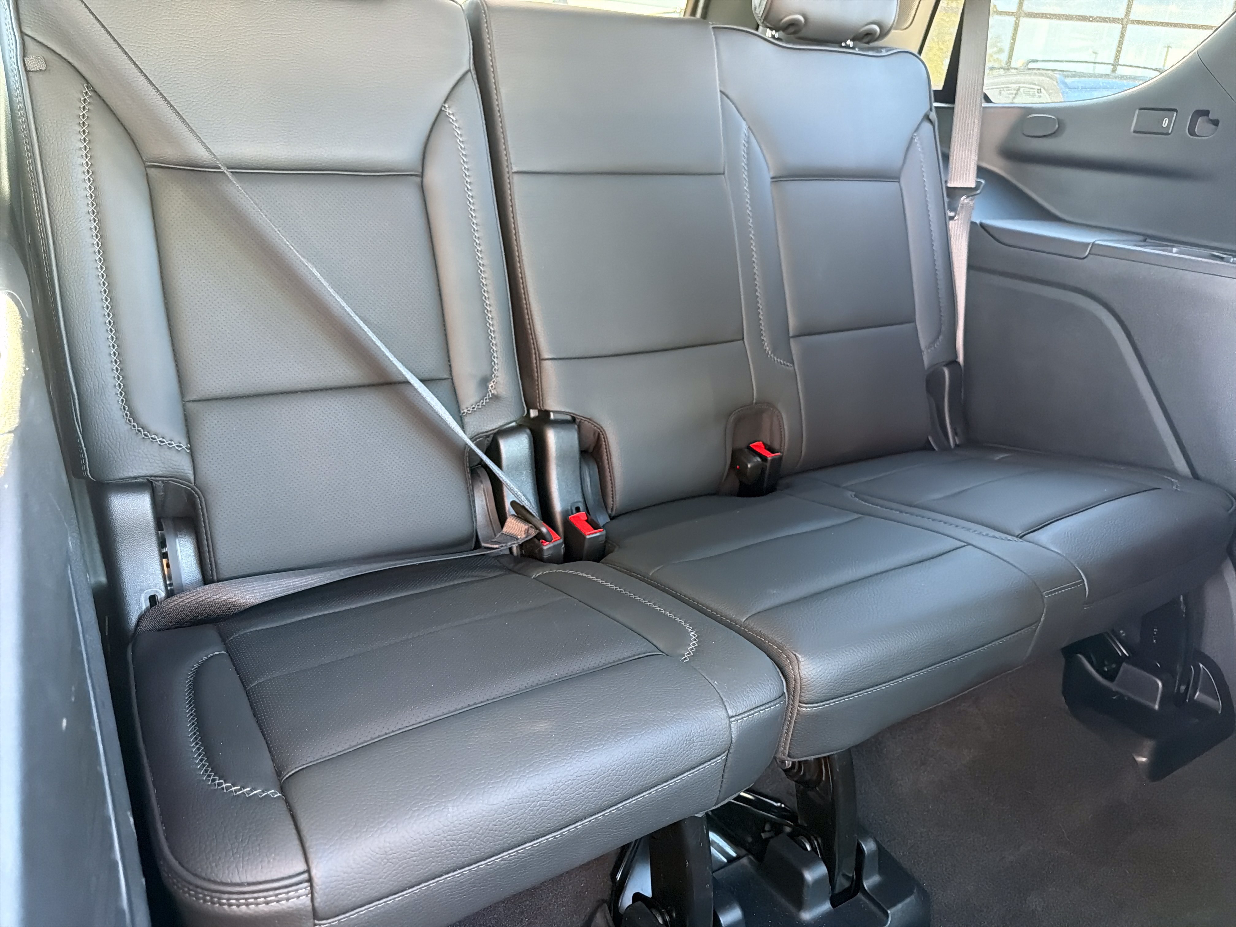 Used 2025 GMC Yukon Denali w/ Sun & Power Step Package AWD/4WD image 38