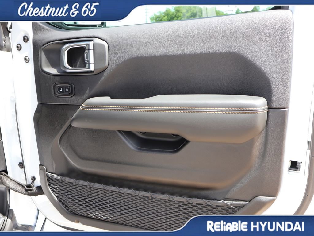 Used 2025 Jeep Wrangler Unlimited Sahara AWD/4WD image 9