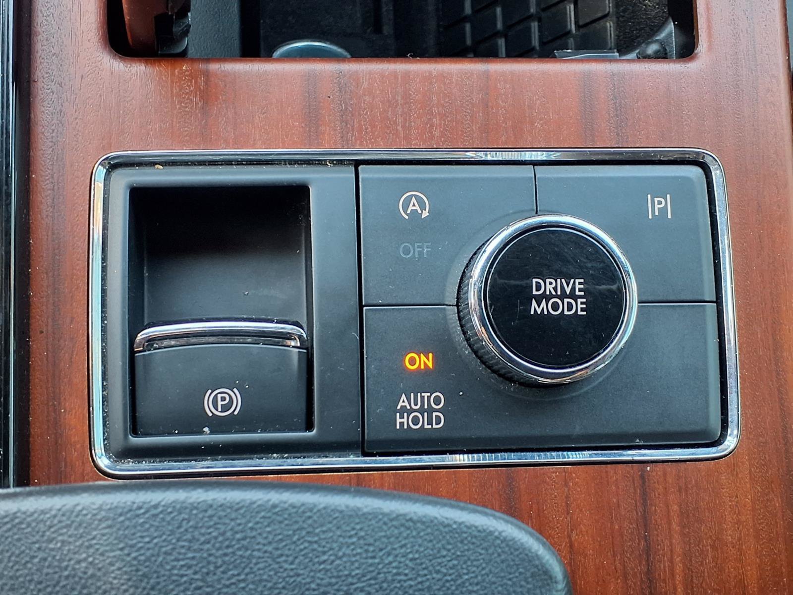 Used 2024 Lincoln Navigator Premiere AWD/4WD image 11