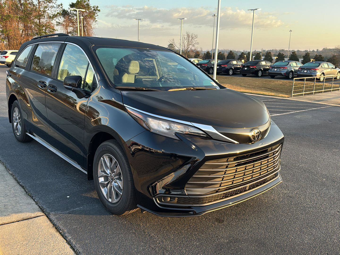 New 2026 Toyota Sienna LE image 6