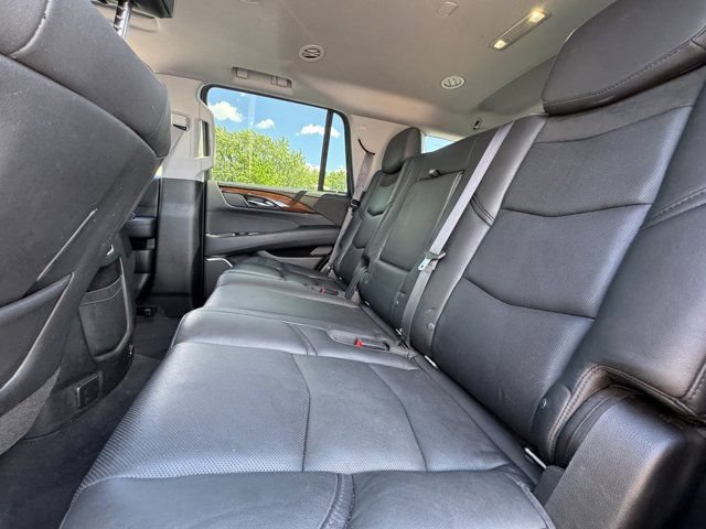 Used 2016 Cadillac Escalade Luxury AWD/4WD image 14