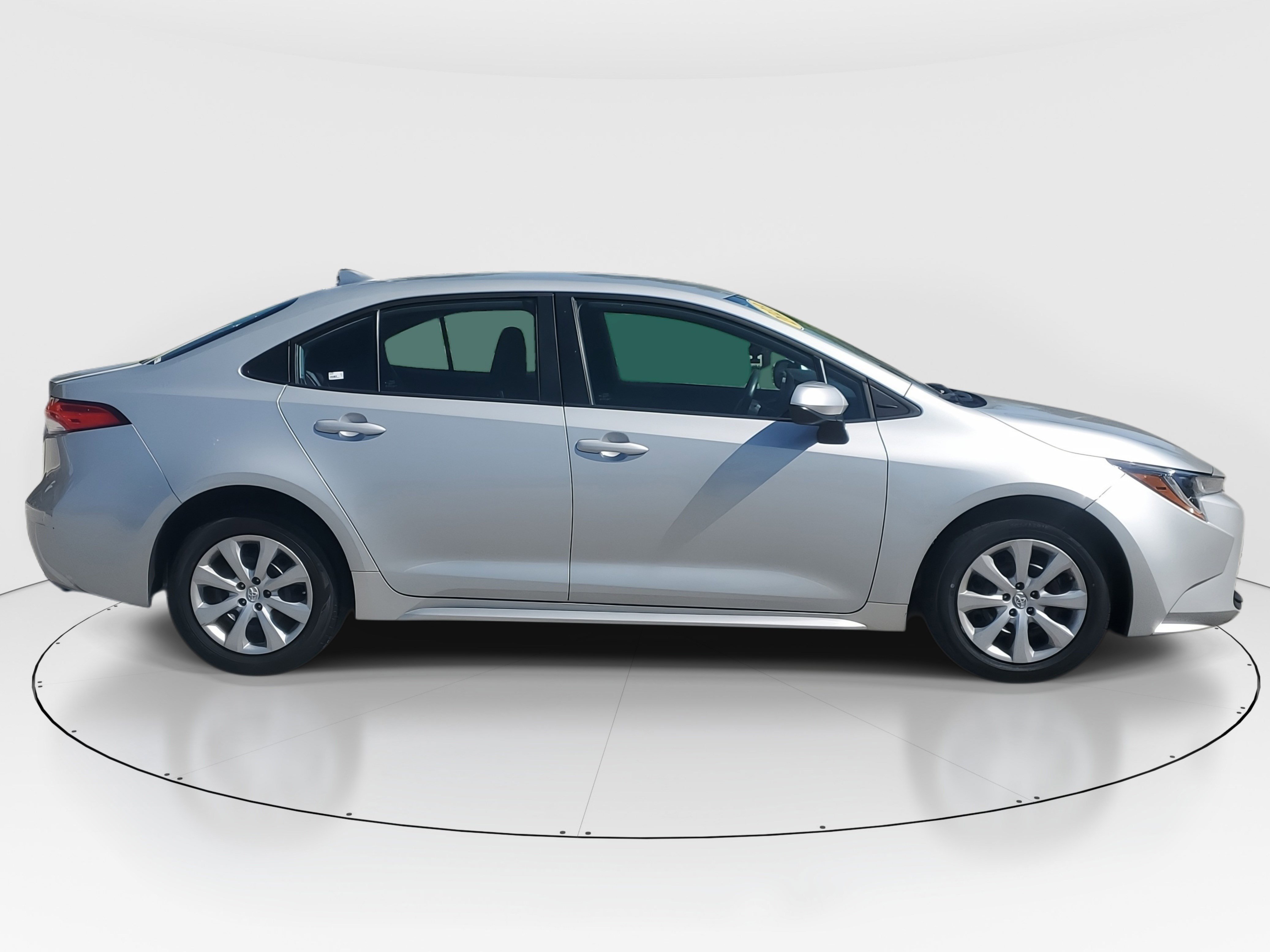 Used 2023 Toyota Corolla LE image 2