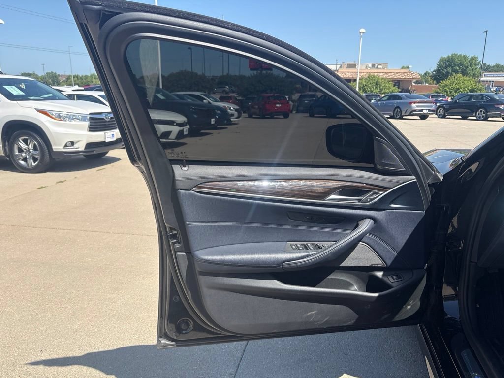 Used 2020 BMW M550i xDrive AWD/4WD image 9