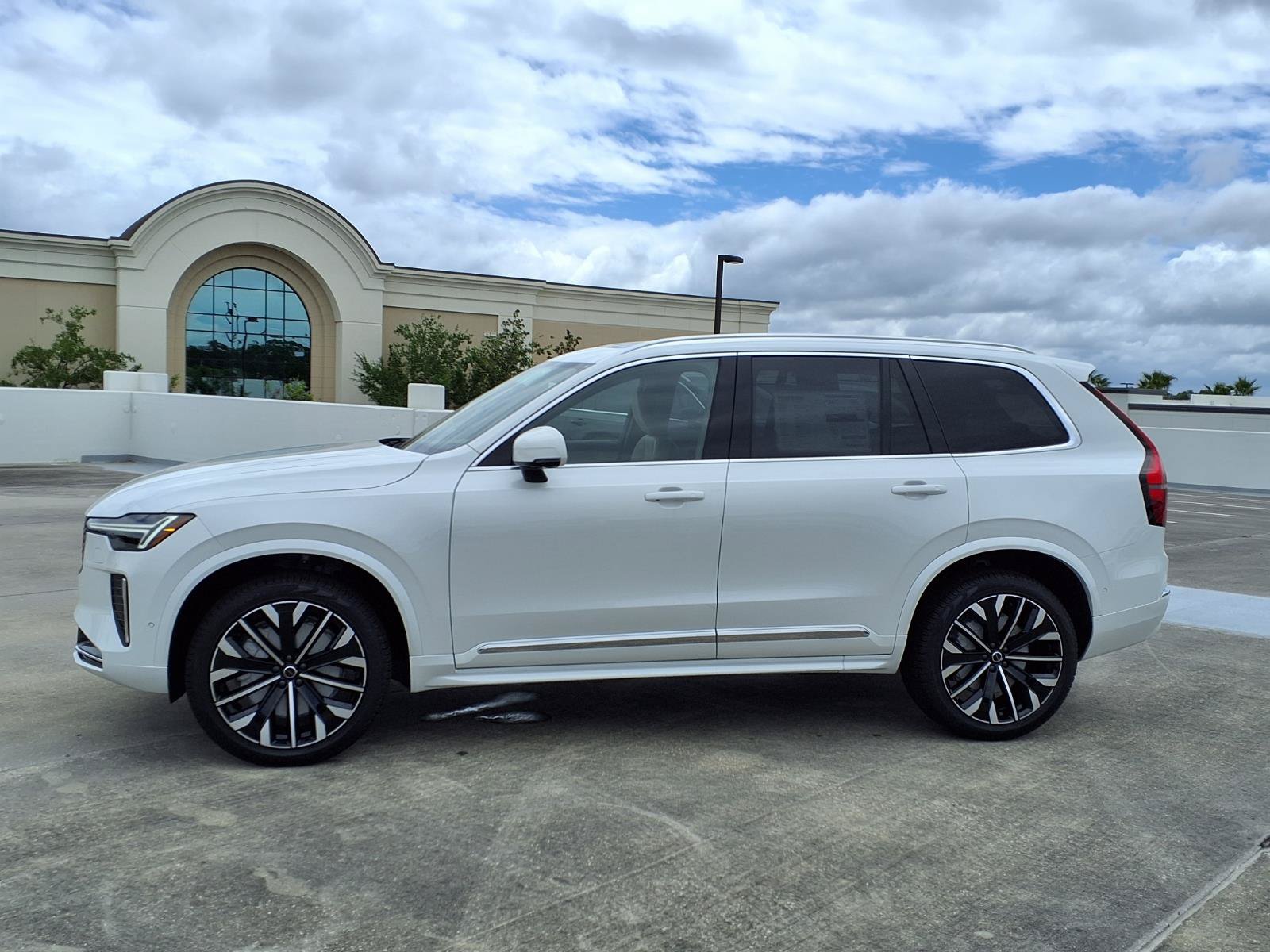 New 2026 Volvo XC90 B5 Ultra w/ Protection Package Premier AWD/4WD image 4
