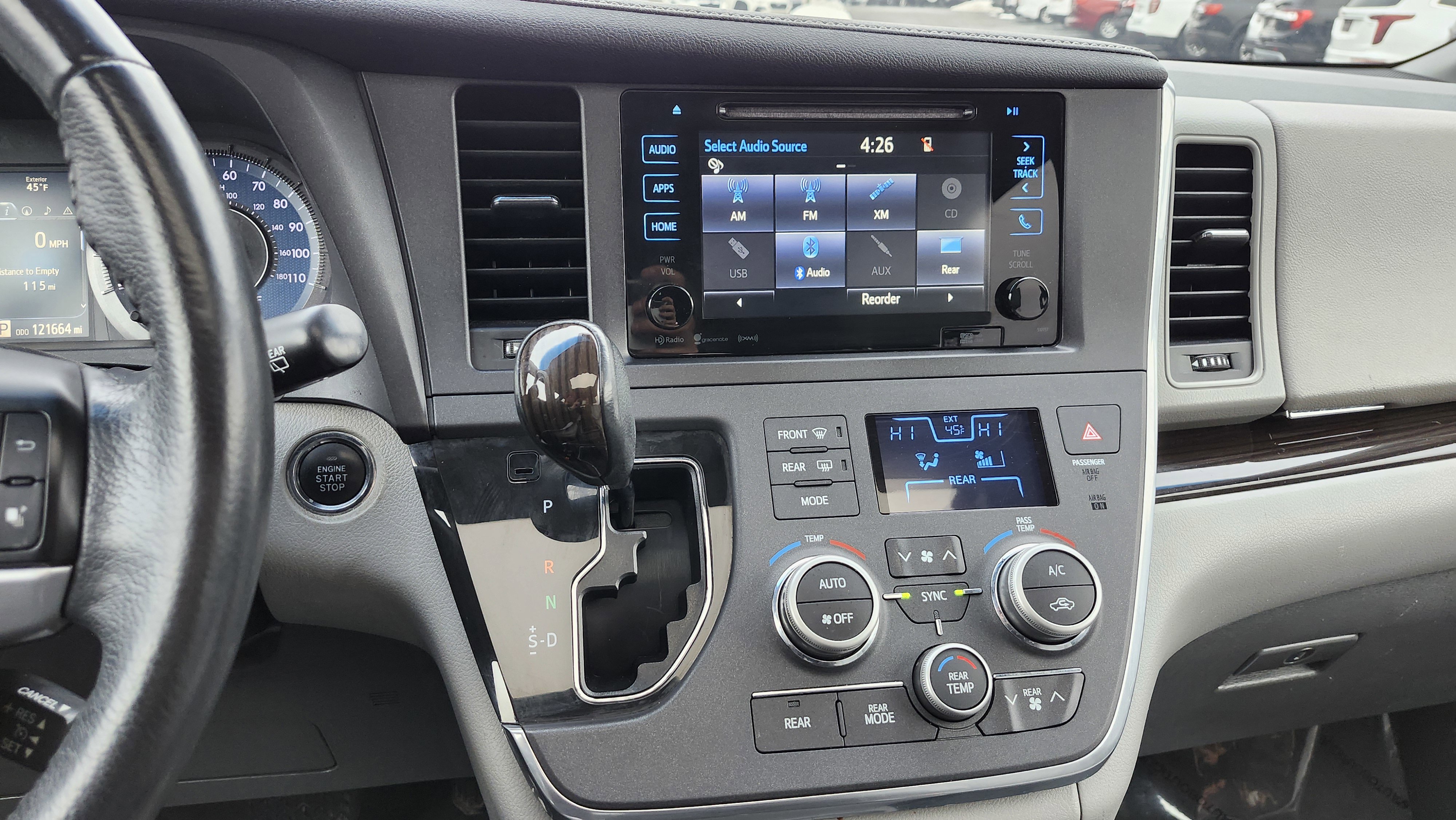 Used 2017 Toyota Sienna XLE Premium image 31