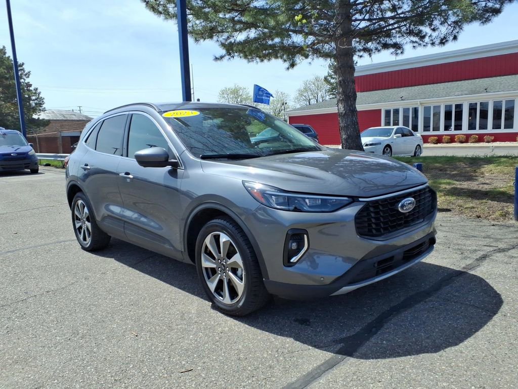 Certified 2023 Ford Escape Platinum w/ Class II Trailer Tow Package AWD/4WD image 3