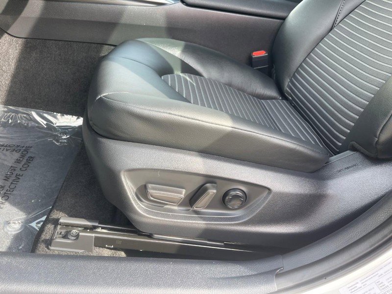 Used 2024 Toyota Camry SE image 18