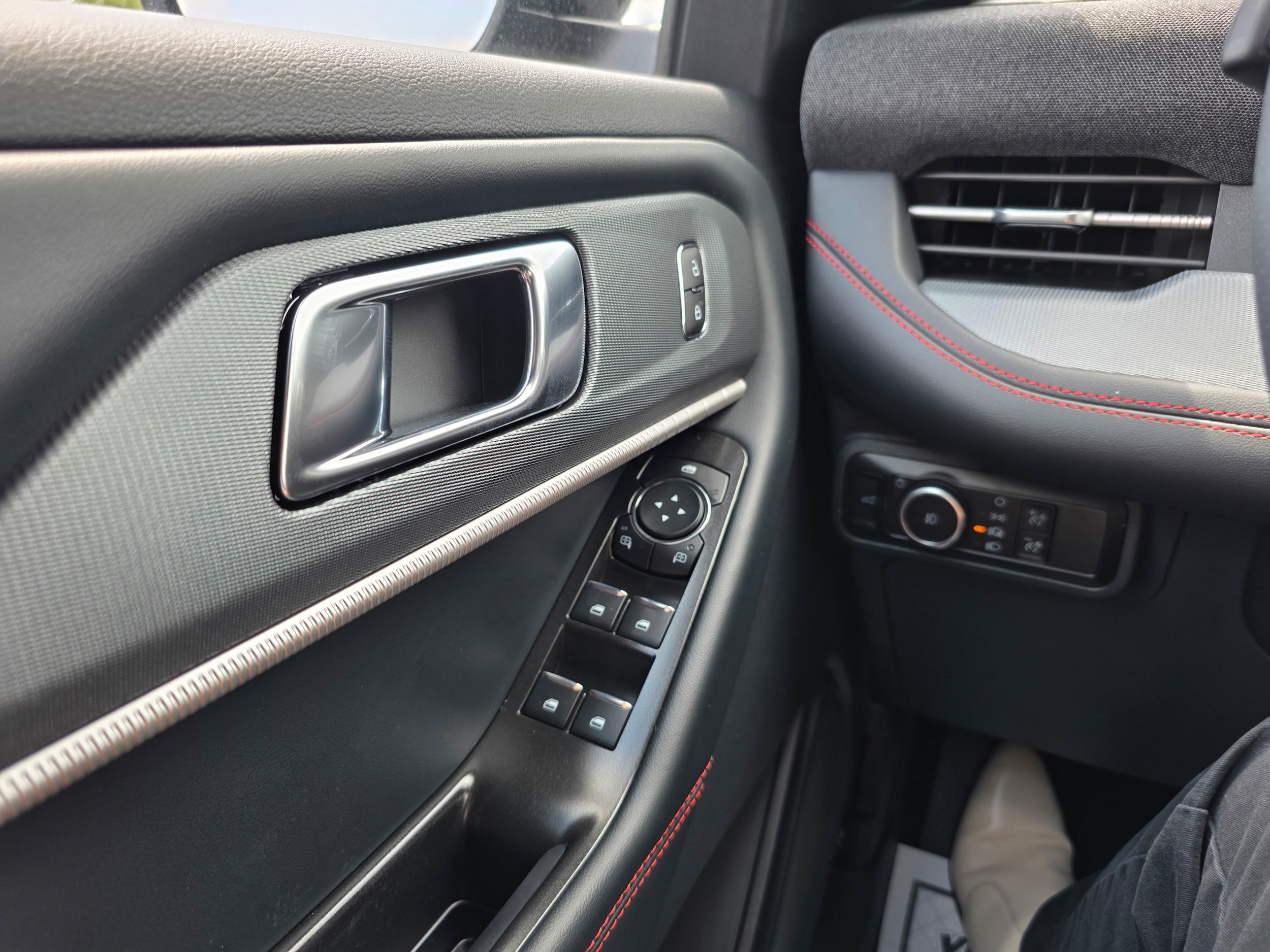 New 2026 Ford Explorer ST-Line AWD/4WD image 19