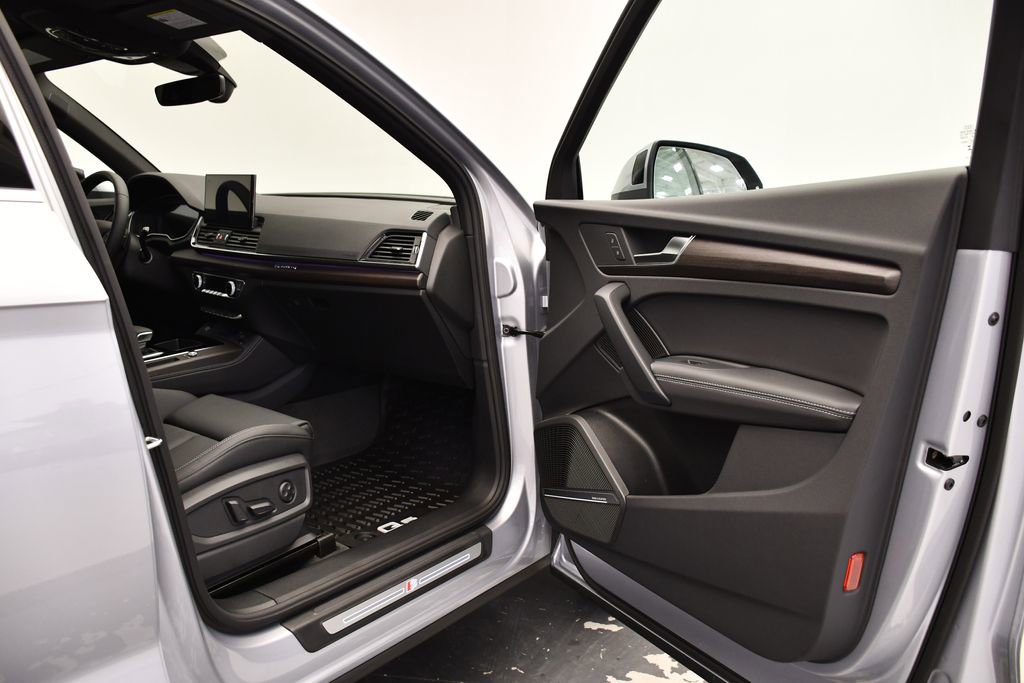 Used 2025 Audi Q5 2.0T Premium Plus w/ Premium Plus Package image 47