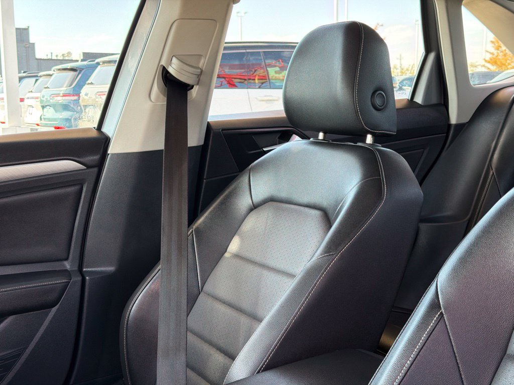 Used 2024 Volkswagen Jetta SE FWD image 13
