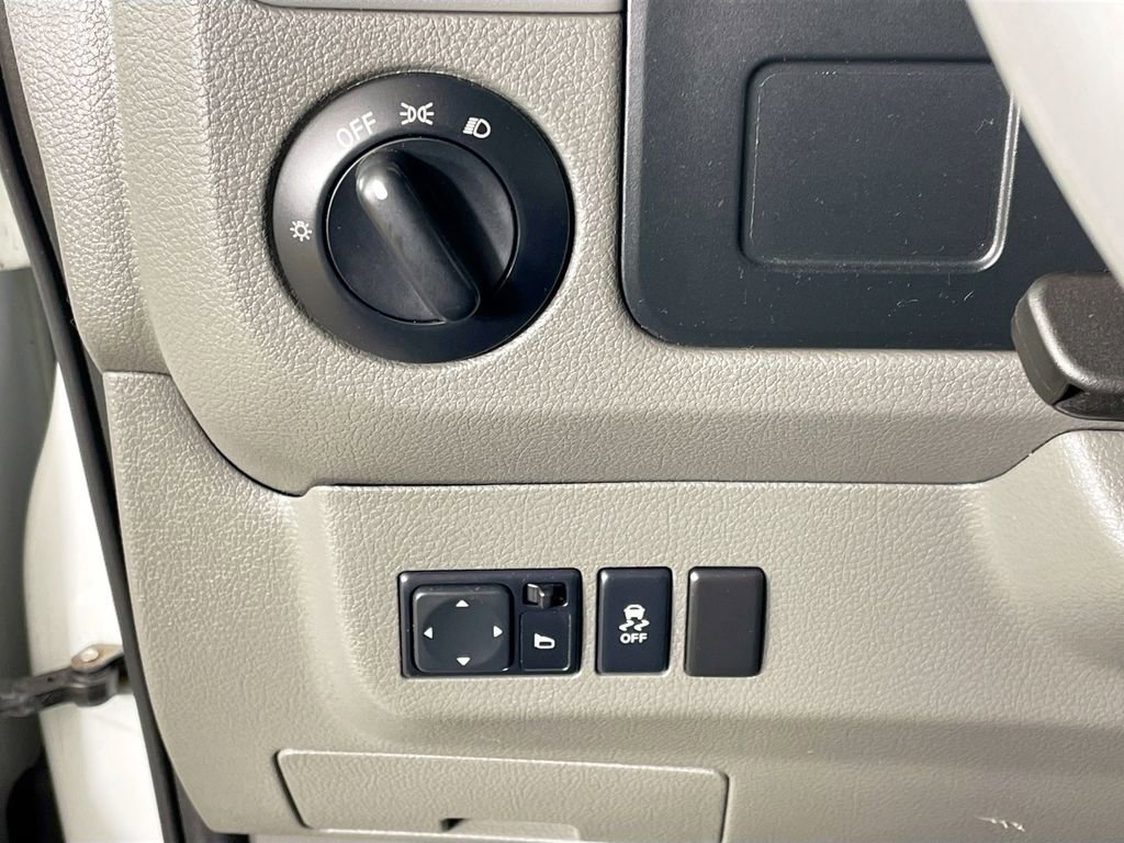 Used 2019 Nissan NV 3500 SL w/ Back Door Glass Package image 10