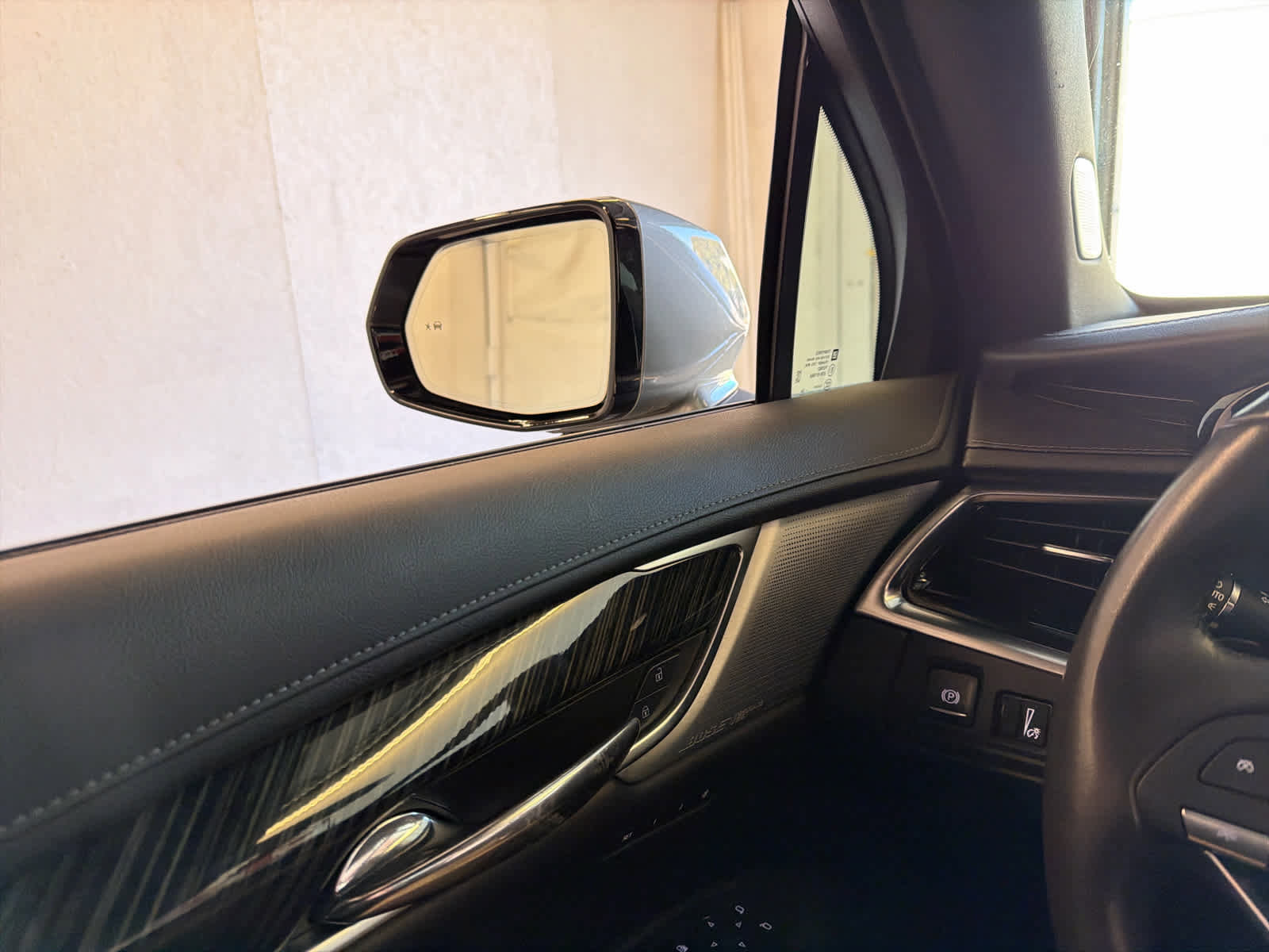 Used 2025 Cadillac XT6 Premium Luxury FWD image 46