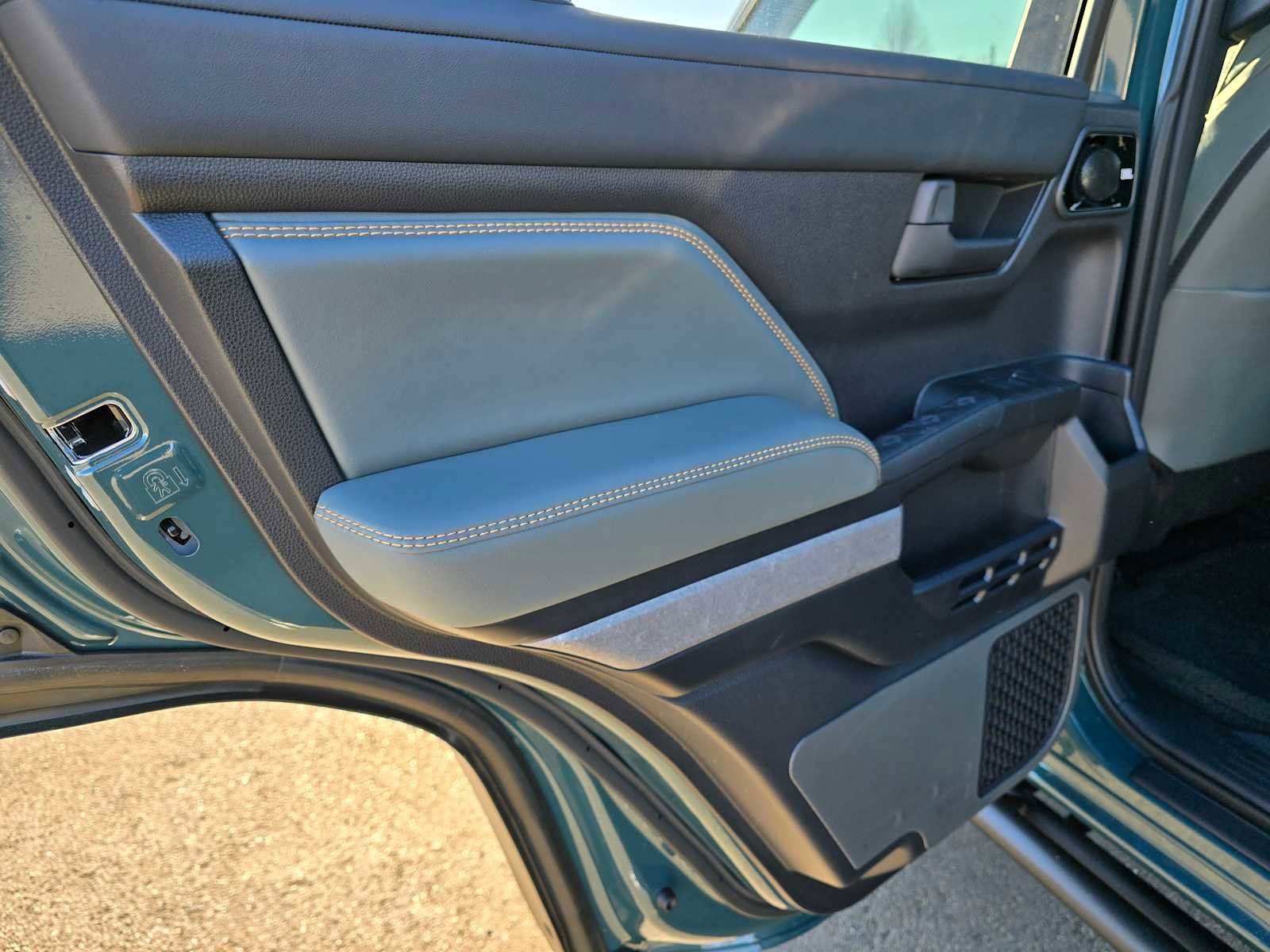 Certified 2025 Toyota 4Runner Trailhunter image 15