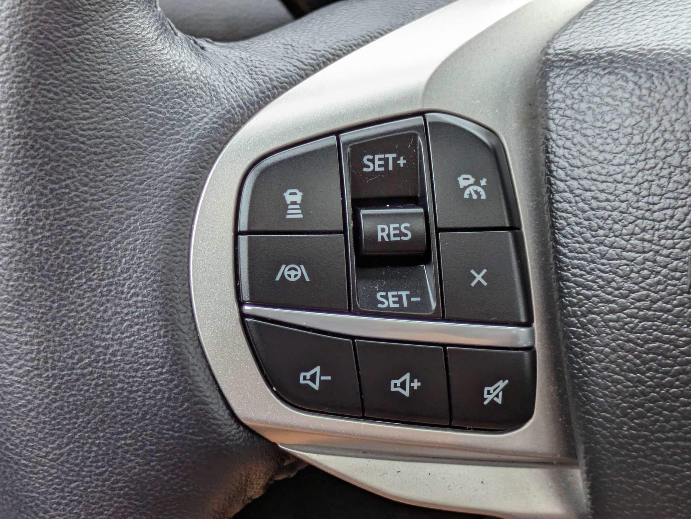 Used 2023 Ford Explorer Limited w/ Limited Technology Package RWD image 30