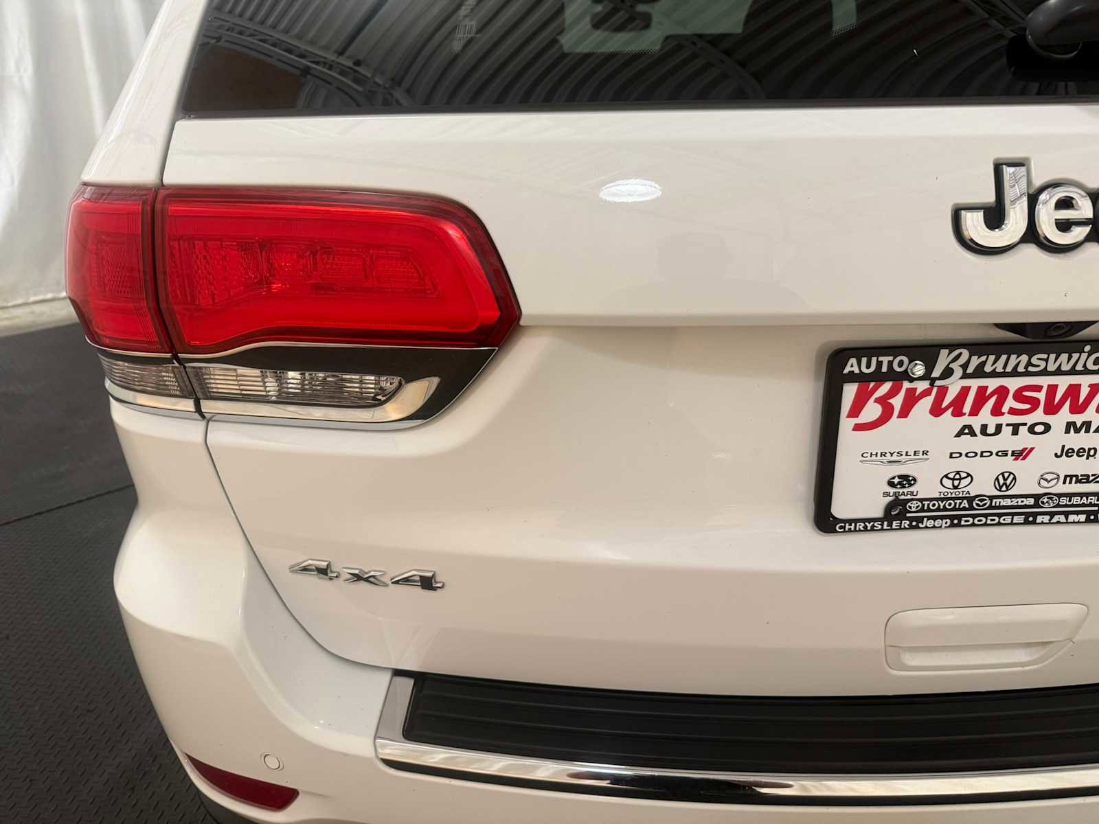Used 2018 Jeep Grand Cherokee Limited AWD/4WD image 17