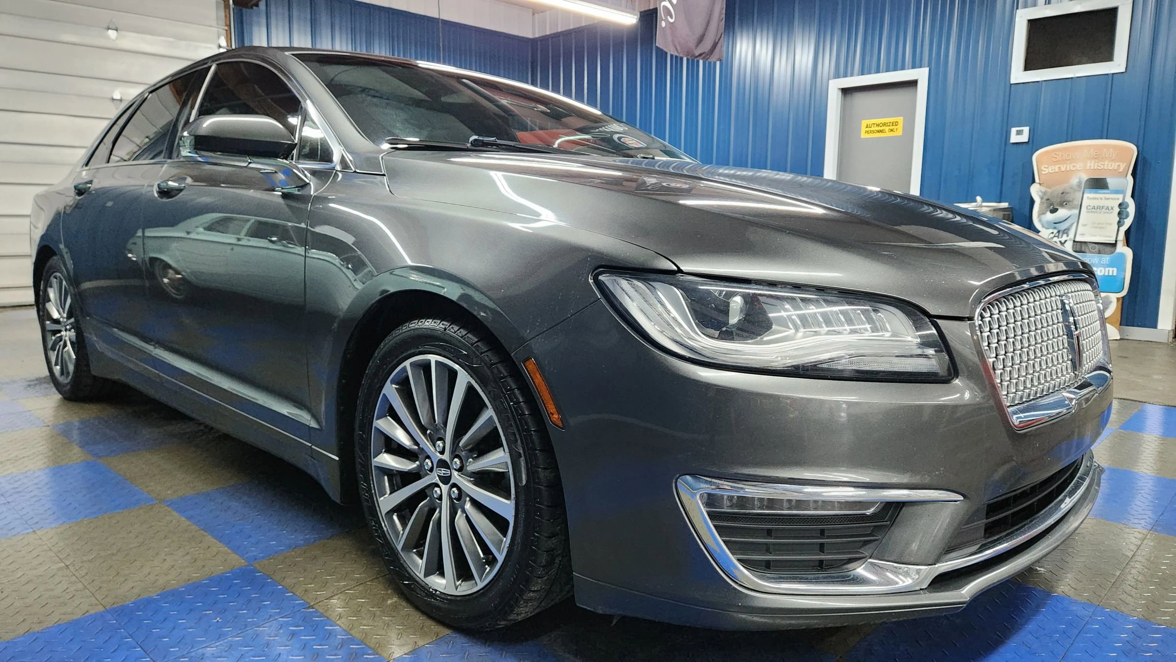 Used 2020 Lincoln MKZ image 2