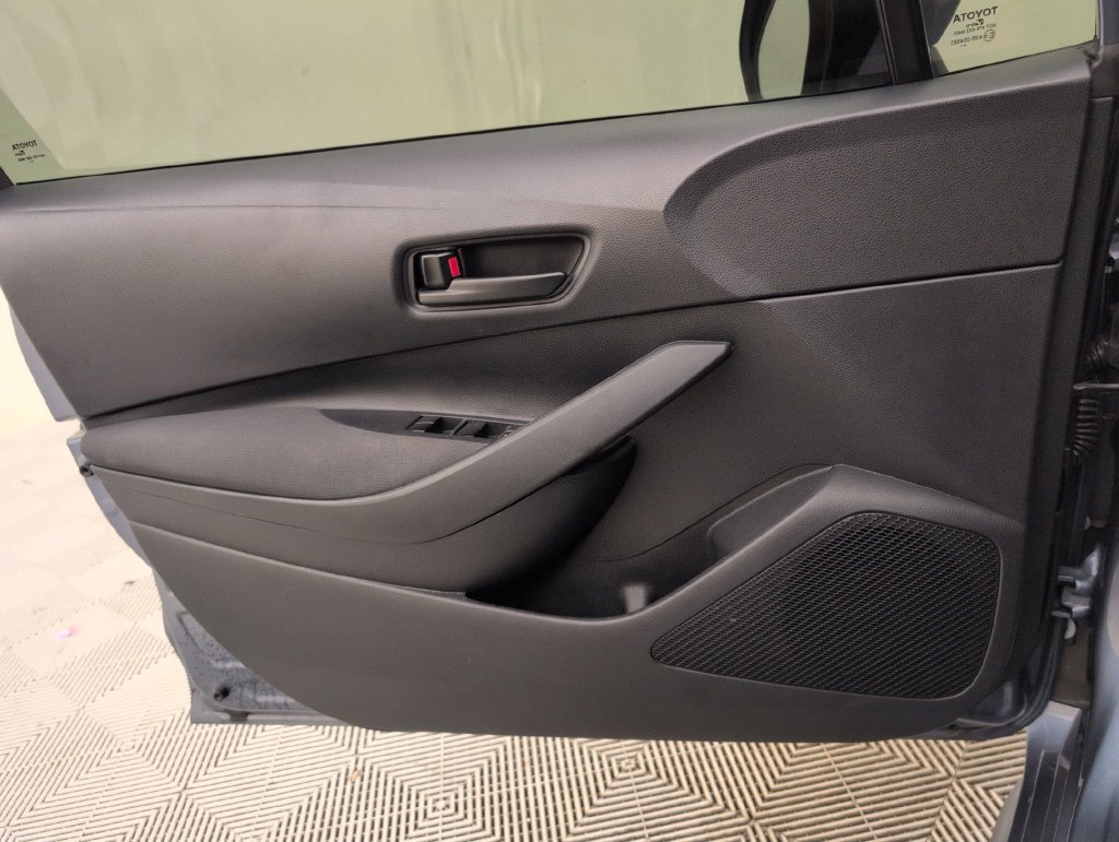 Used 2025 Toyota Corolla LE FWD image 31