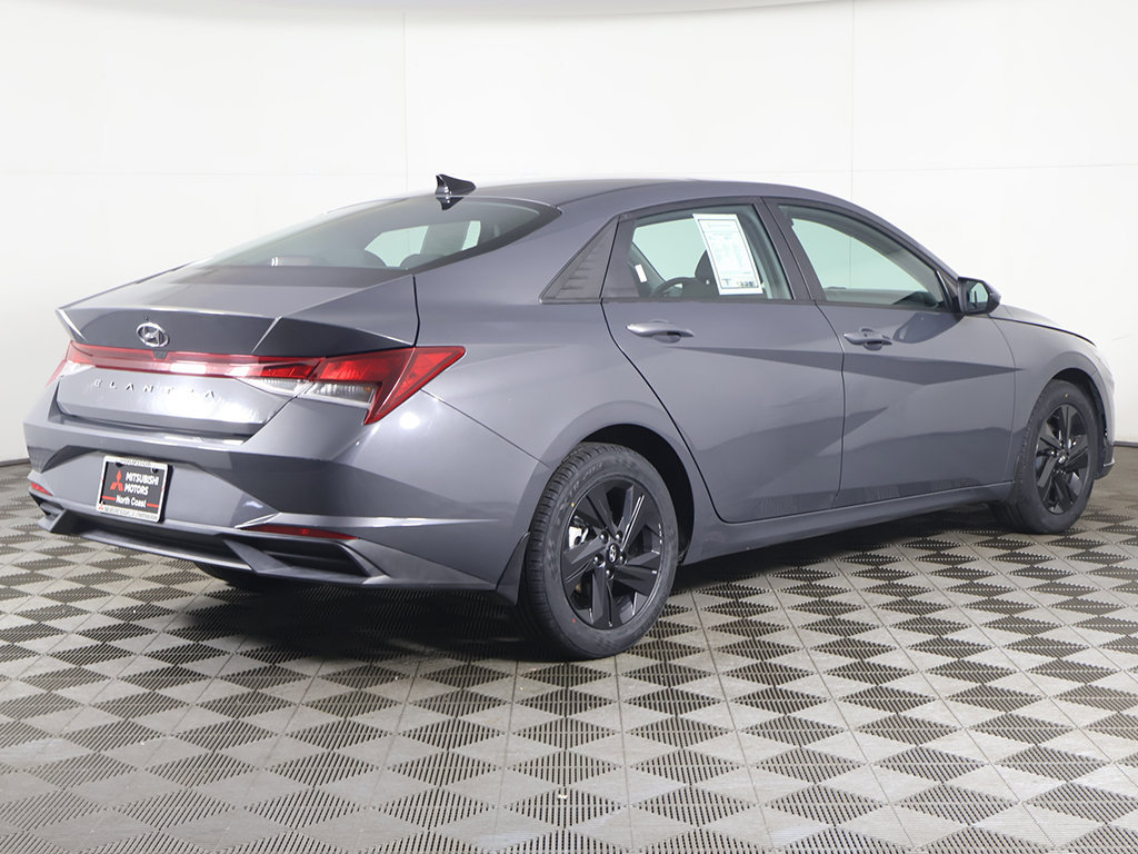 Used 2023 Hyundai Elantra SEL w/ Winter Weather Package FWD image 10