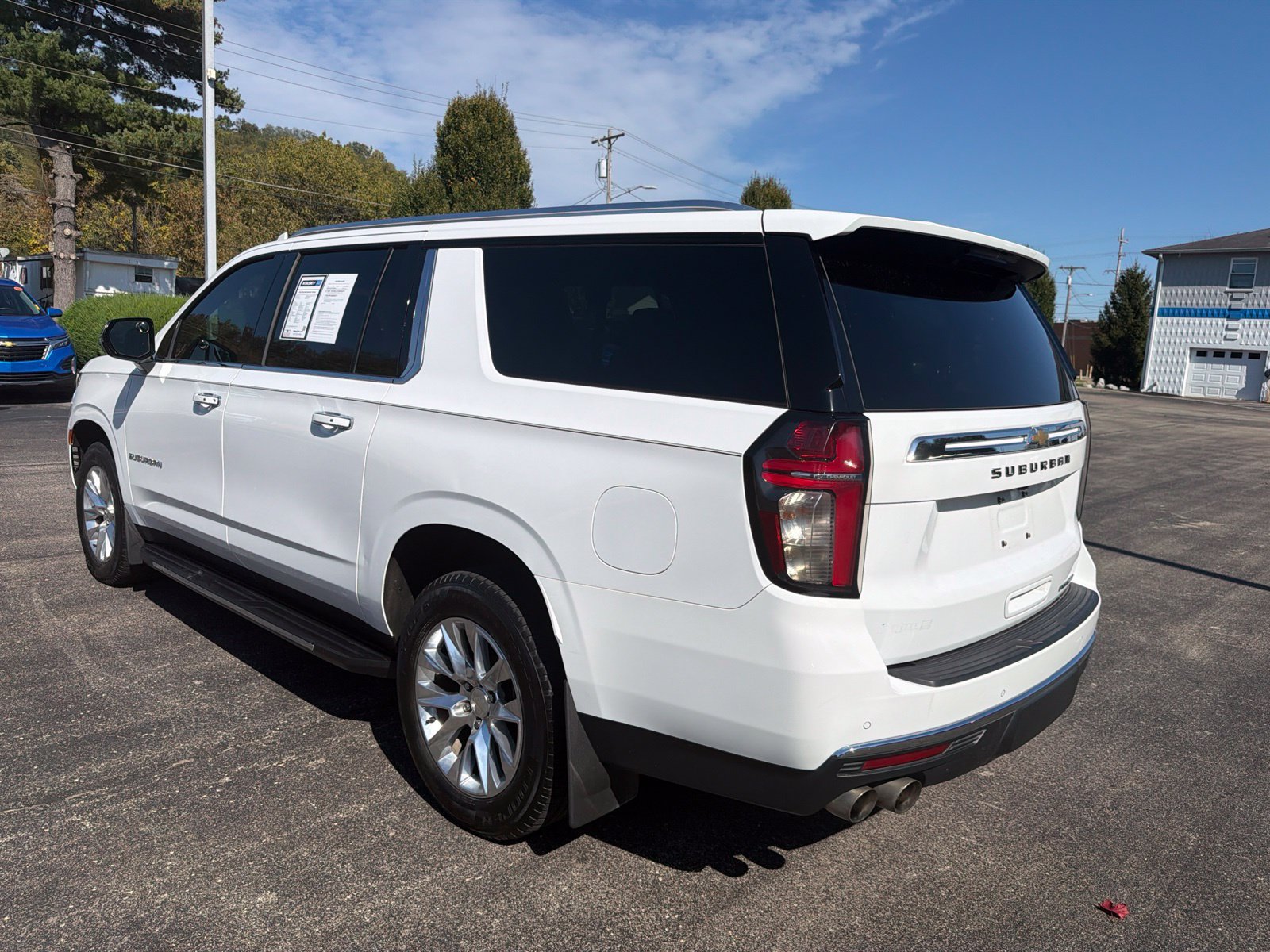 Used 2022 Chevrolet Suburban Premier AWD/4WD image 3