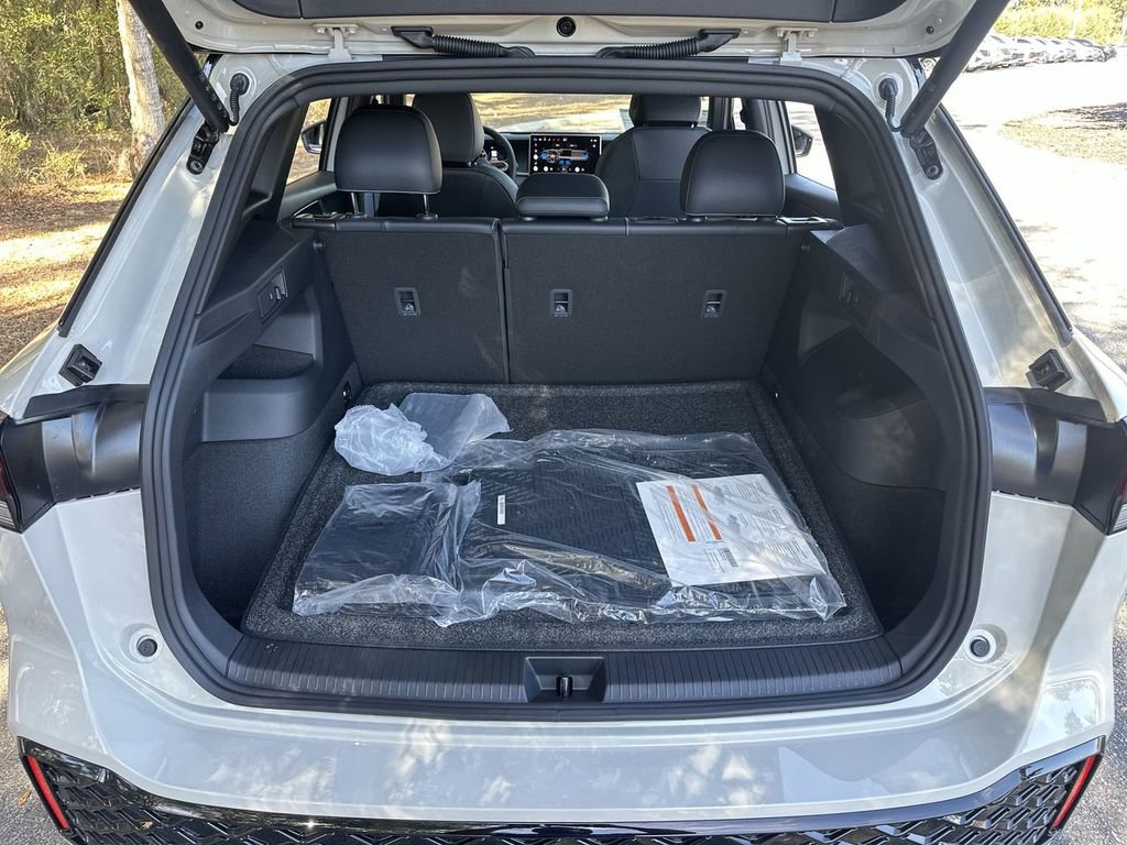 New 2026 Volkswagen Tiguan SE R-Line image 24