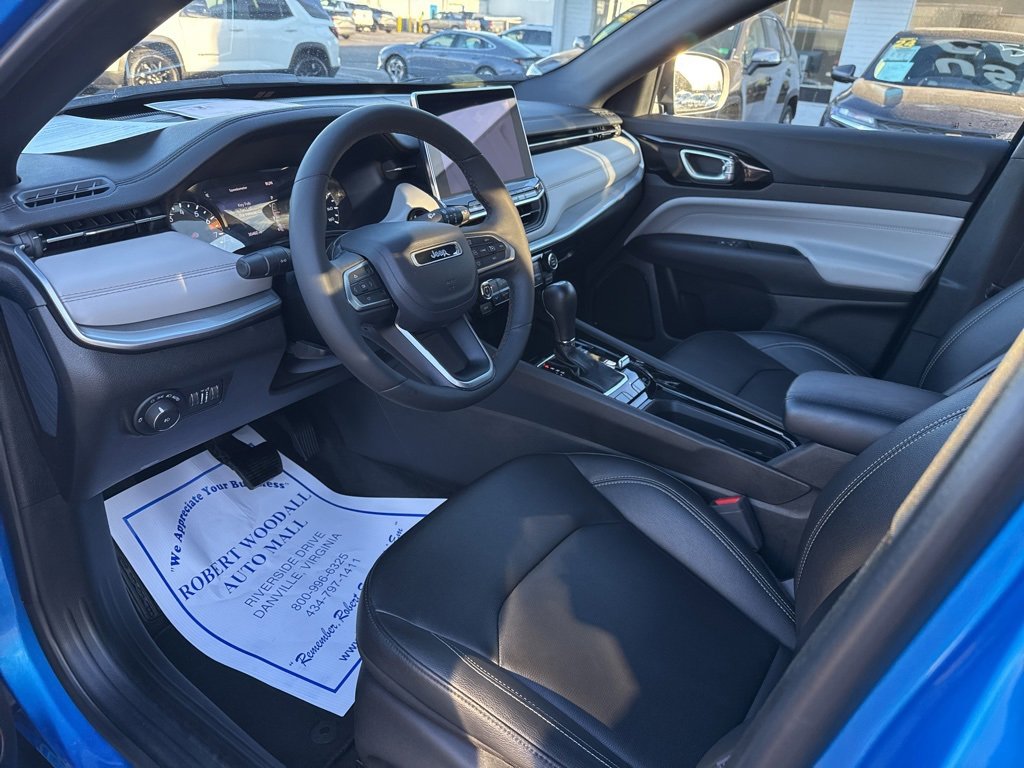 Used 2025 Jeep Compass Limited image 10