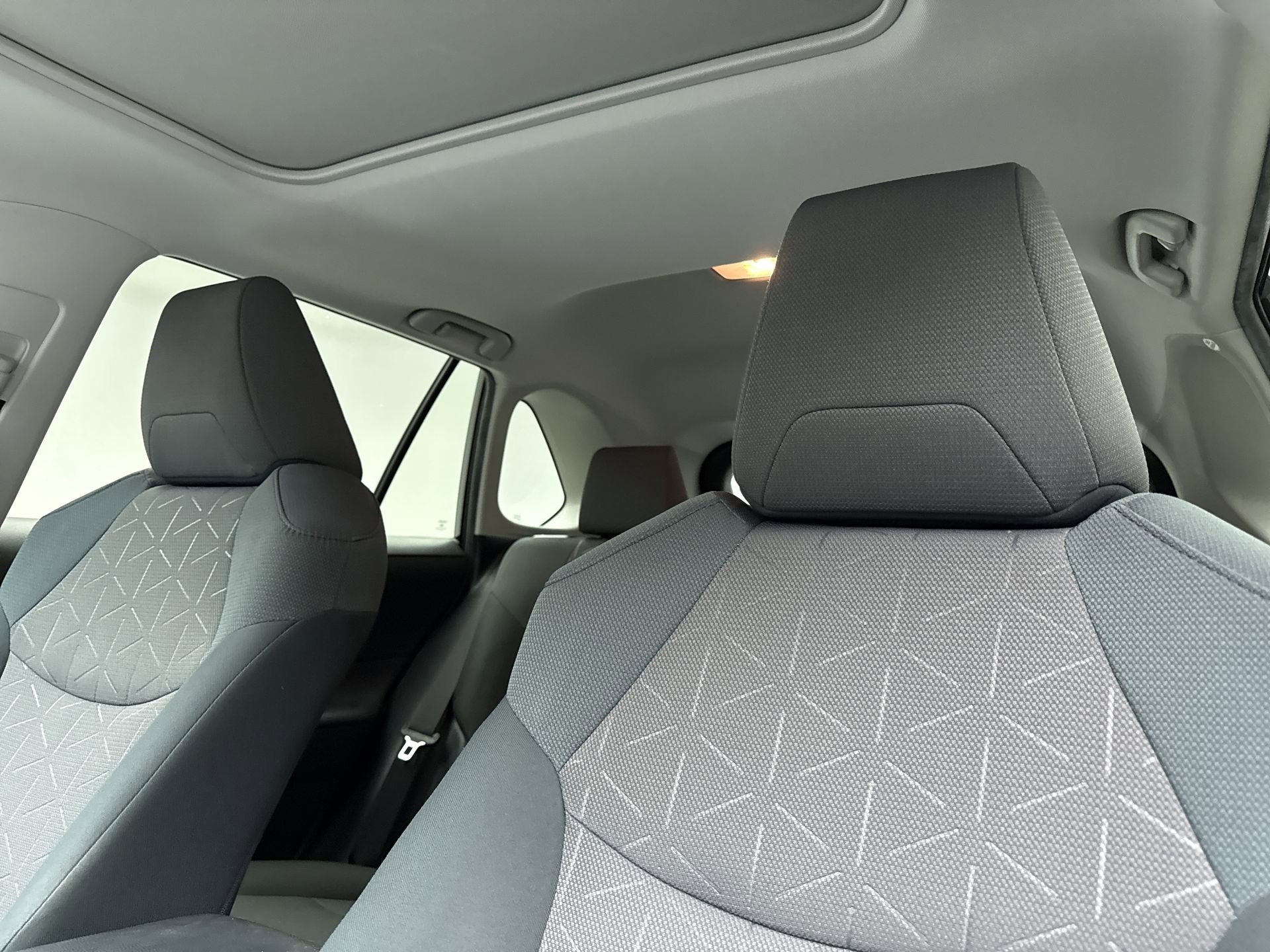 Used 2019 Toyota RAV4 XLE w/ Convenience Package AWD/4WD image 9